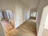 freundliche 4-Zimmer-Wohnung mit Tageslichtbad! - Flur